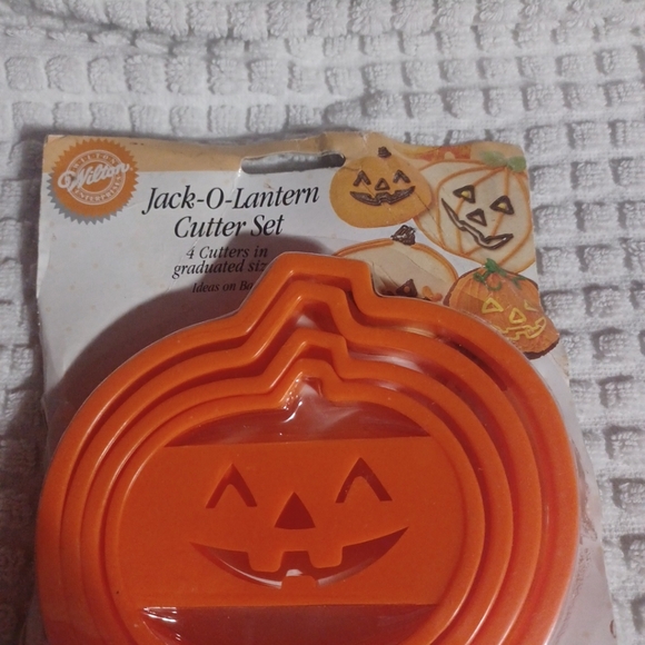 Orange Jack-O-Lantern Cookie Cutter Set - Picture 3 of 4